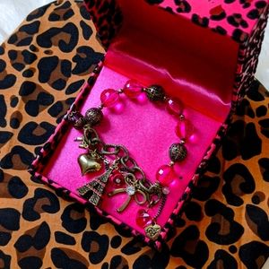 NWOT Betsey Johnson Paris Stretch Bracelet